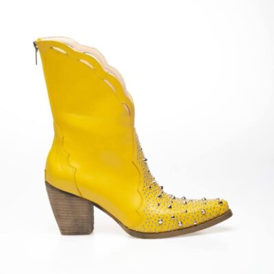 cowboy yellow spikes